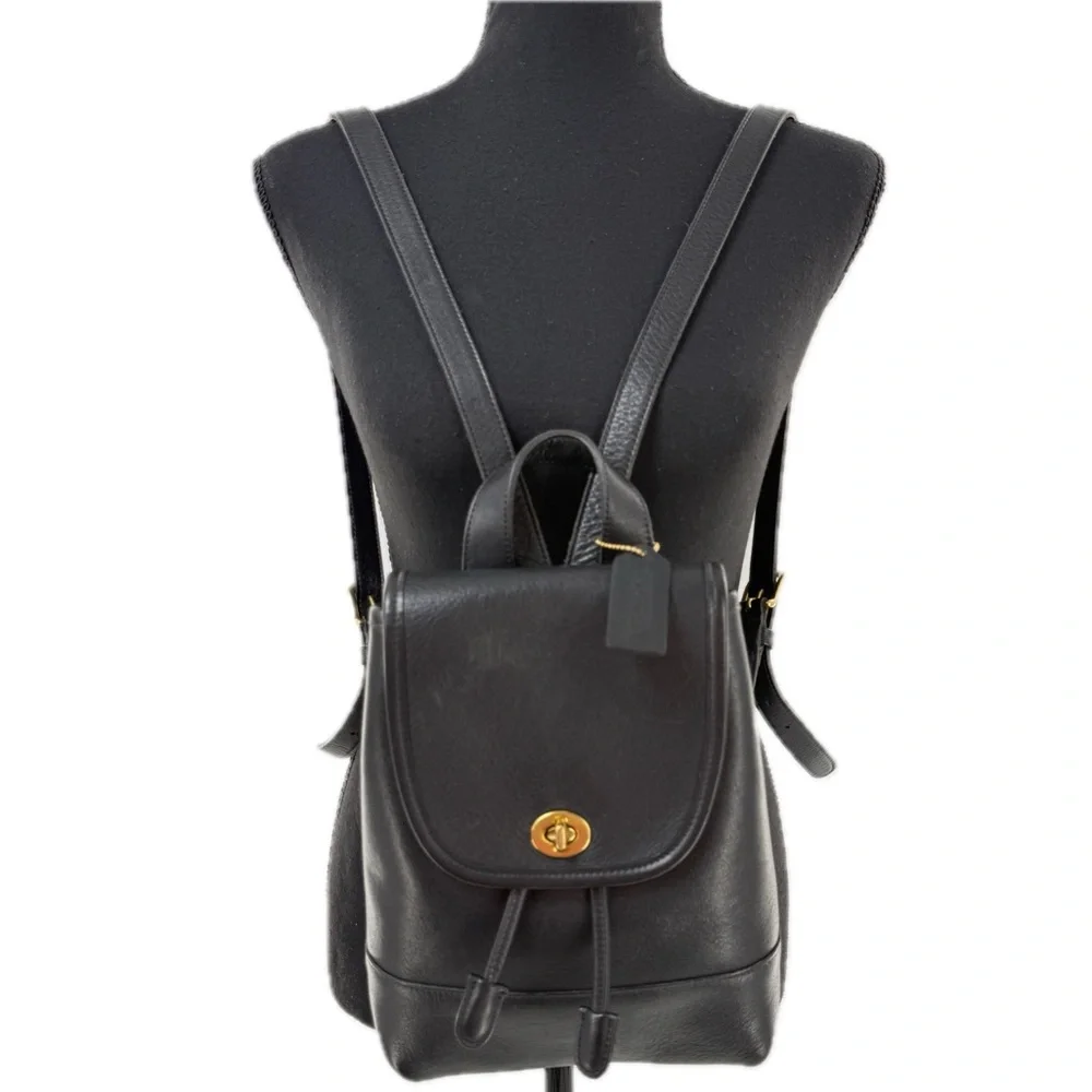COACH Black Leather Turnlock Drawstring Daypack Backpack Style 9960 Vintage 90s - Picture 17 of 17